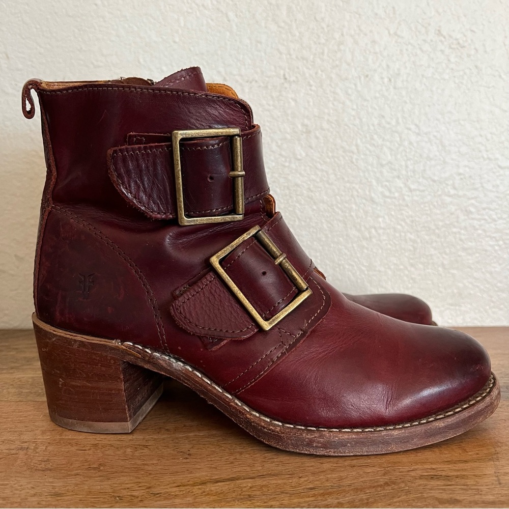 Frye Sabrina Double Buckles Ankle Boots in Antique Burgundy Size 9 M - Picture 3 of 16